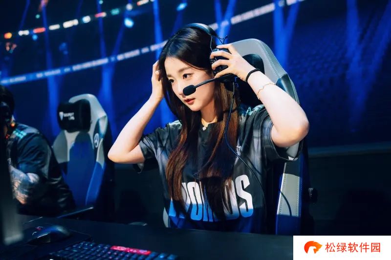 前LPL英文流女解说Kitty晒照：缺辅助吗 :P